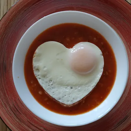 Томатный суп с гречей и яйцом