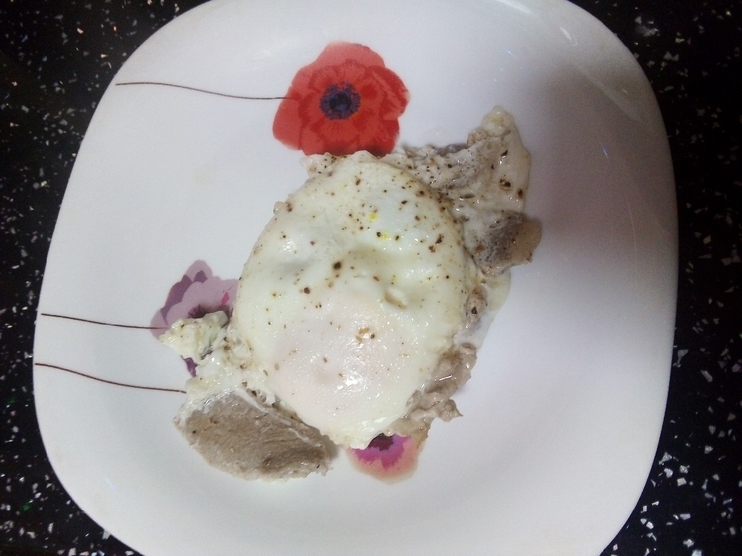 Яичница на свинине