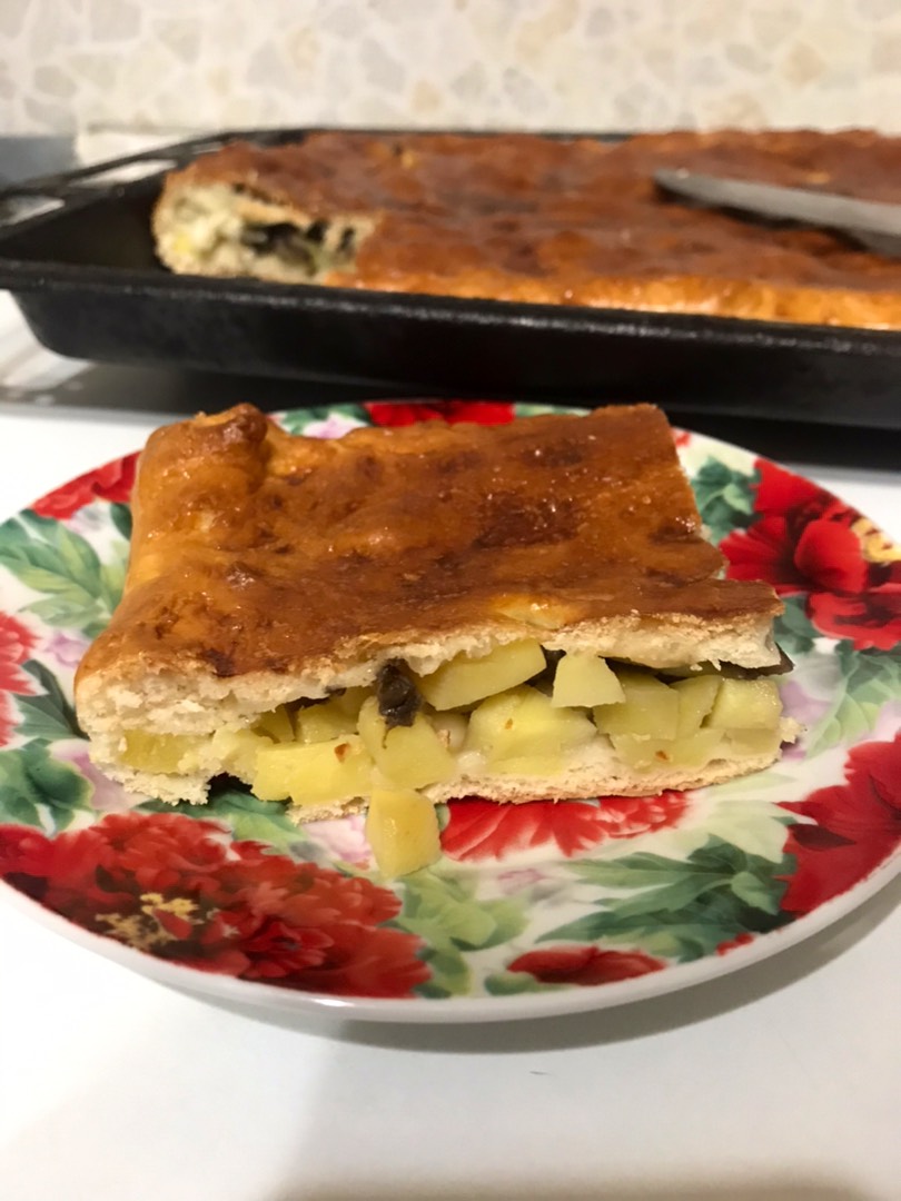 Дрожжевой пирог с картофелем и грибами