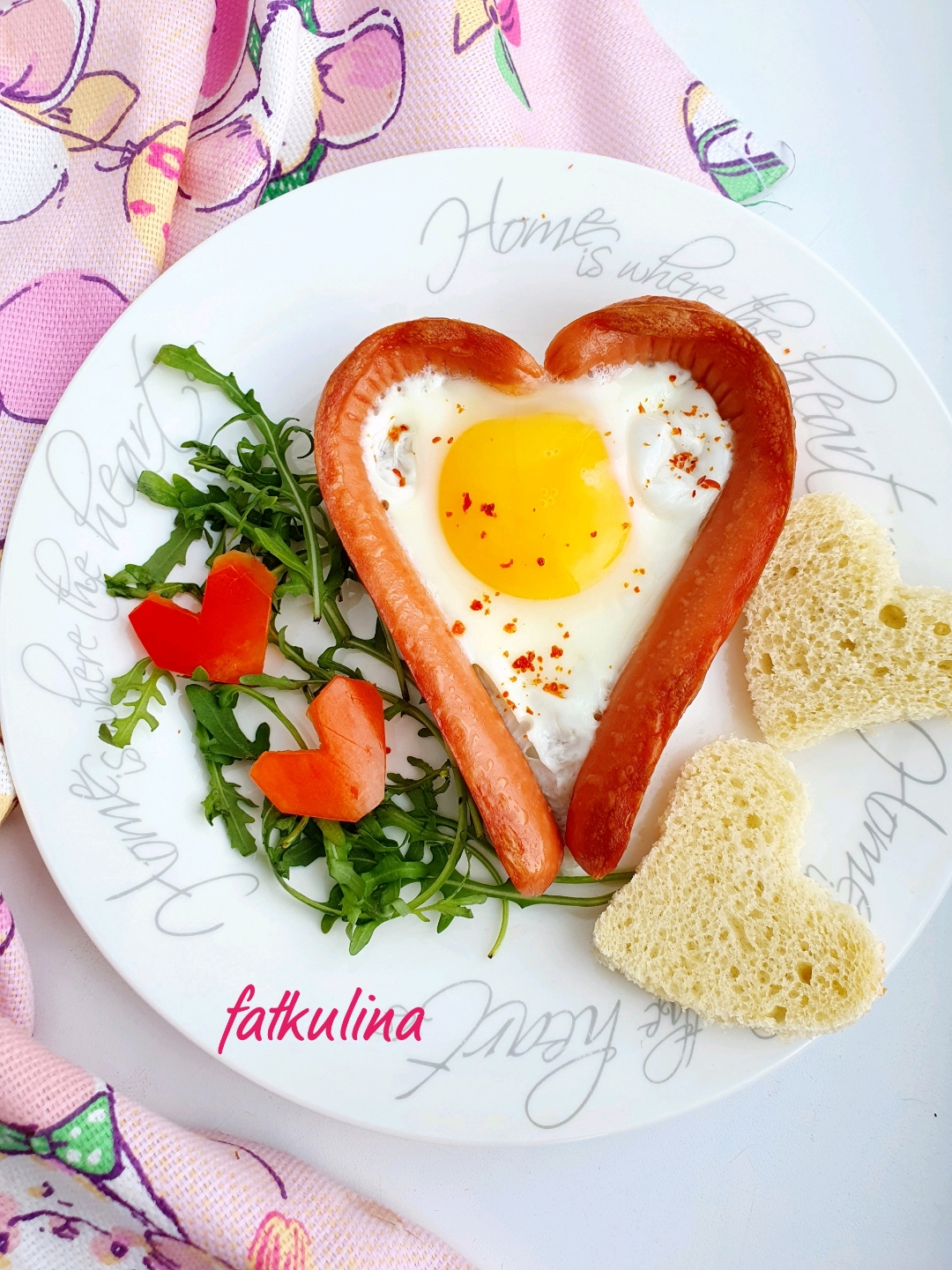 Завтрак на день влюблённых 💞 "Яйцо в сосиске"