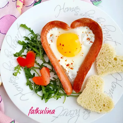 Завтрак на день влюблённых 💞 'Яйцо в сосиске'