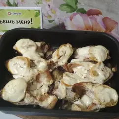 Горбуша в духовке с луком, сметаной и лимоном 🍋