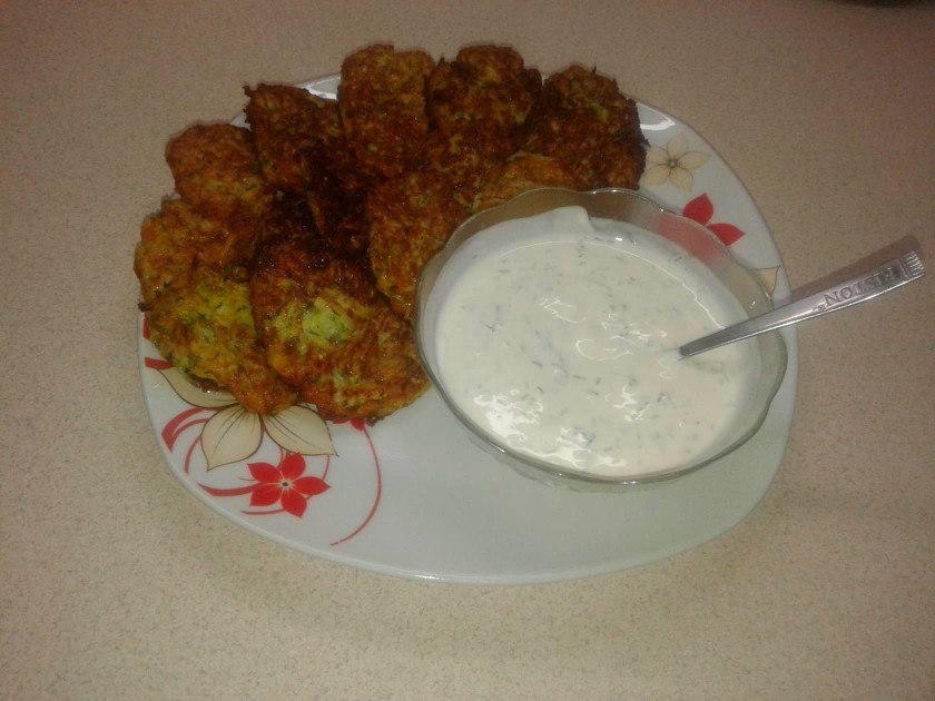 Оладьи из цукини с тертым сыром и чесноком