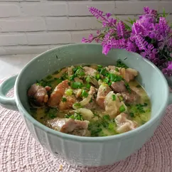 Индейка тушёная в белом сухом вине и сливках