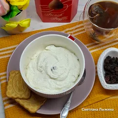 Творог с бананом и изюмом на завтрак 