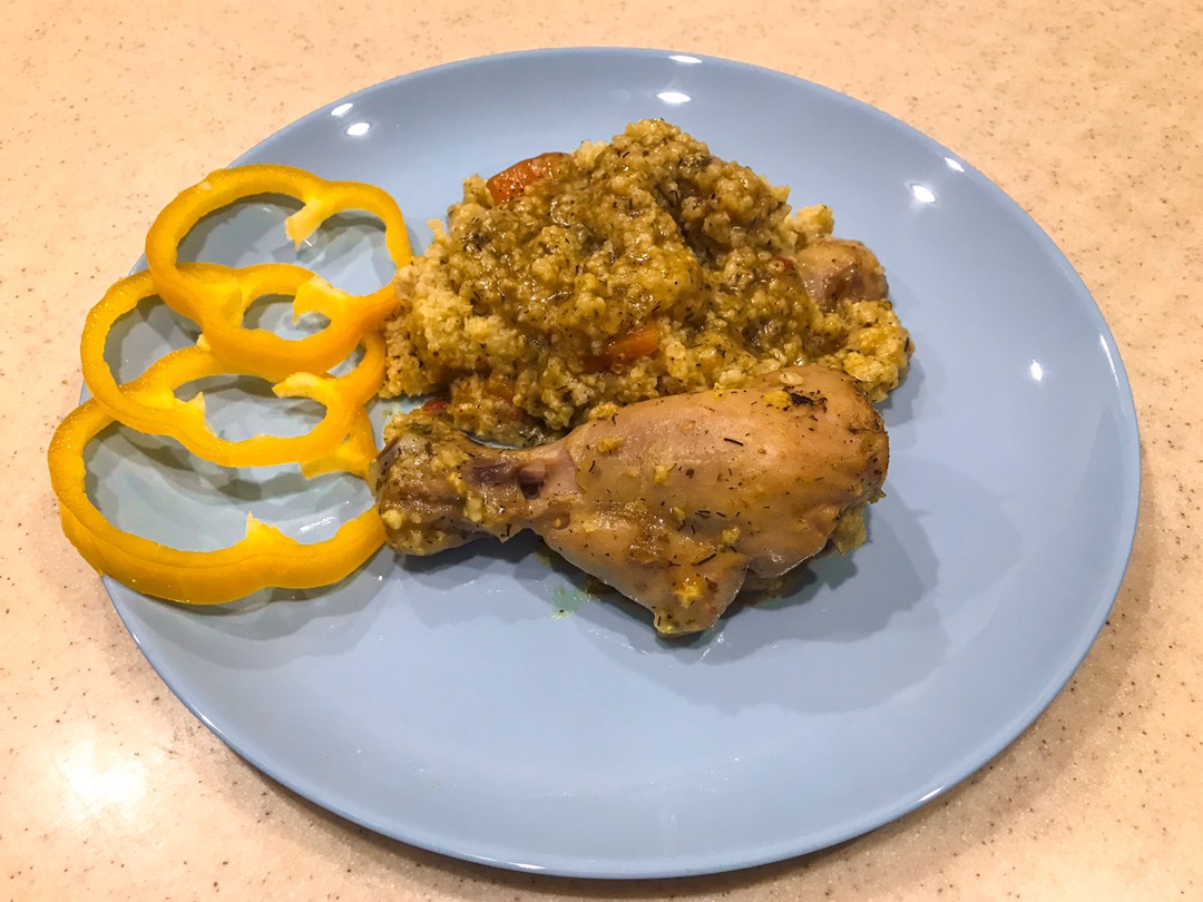 Пшённая каша приготовленная в духовке с куриными ножками