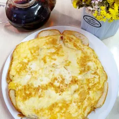 Гренки с сыром и яйцом на сковороде