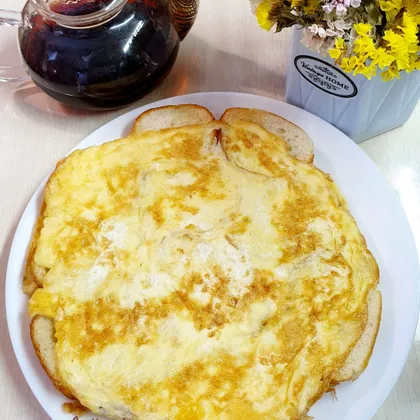 Гренки с сыром и яйцом на сковороде