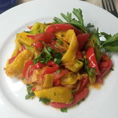 Стручковая фасоль с овощами