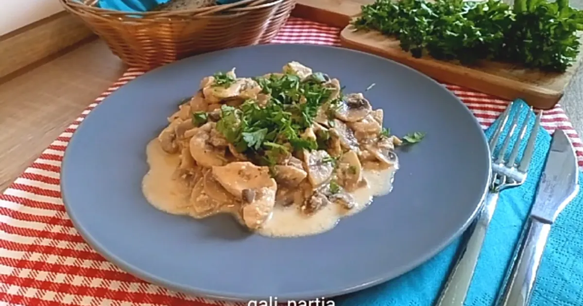 Фрикасе из курицы с грибами в белом соусе рецепт с фото пошаговый от ...