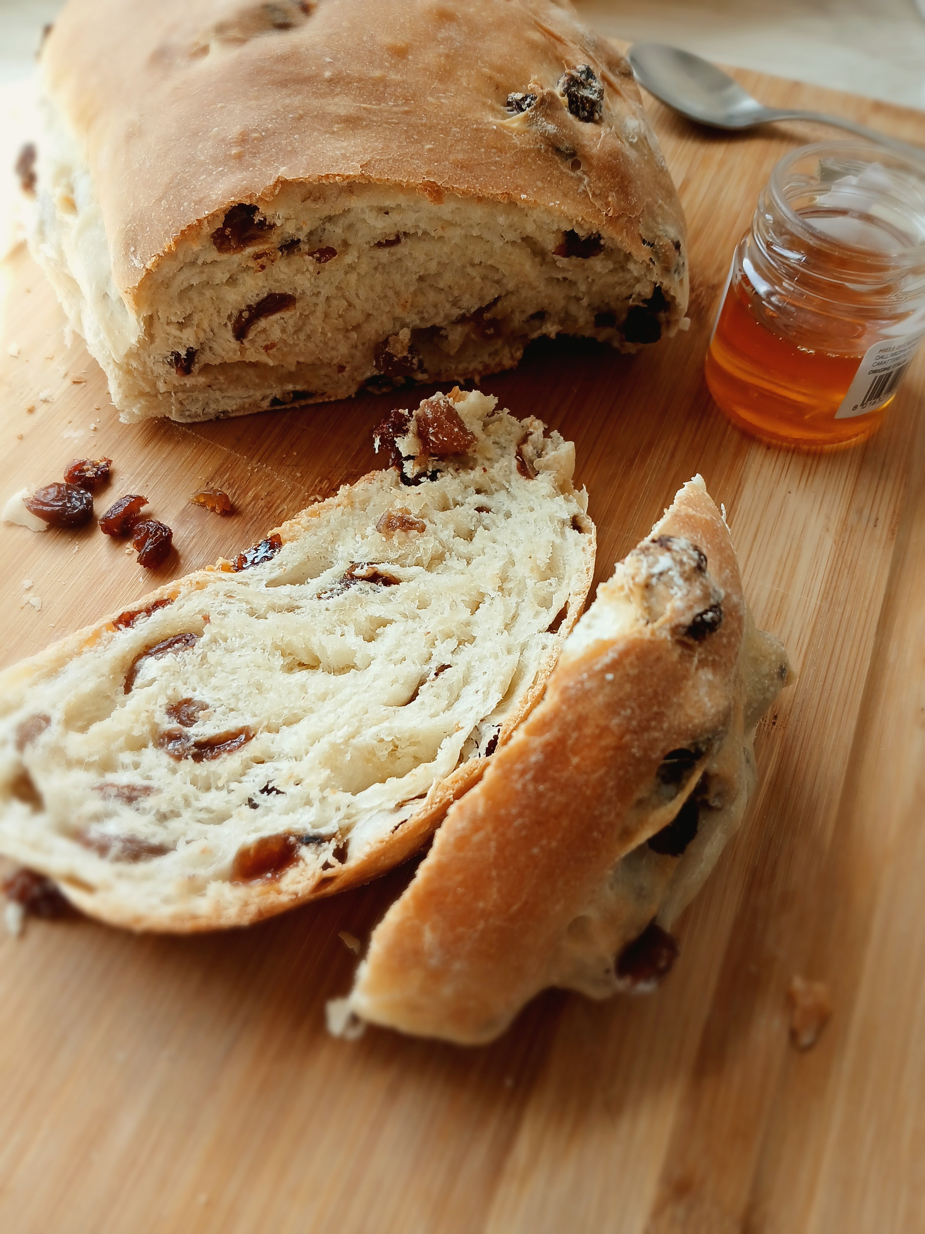 Хлеб с изюмом