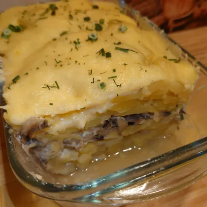 Запеканка с картофелем и грибами под сырной шапочкой