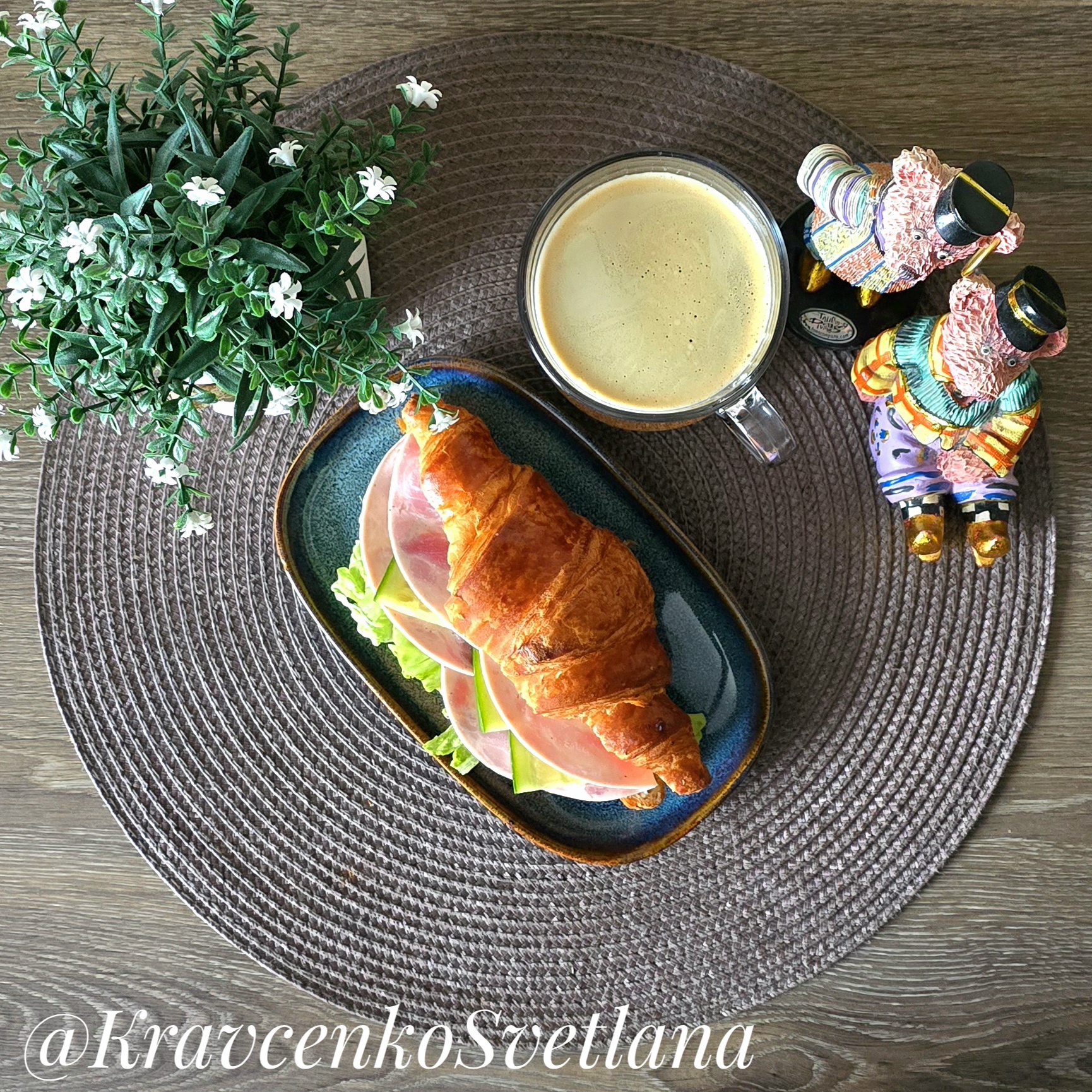 Круассан с начинкой