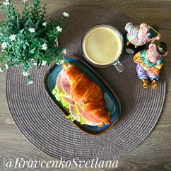 Круассан с начинкой