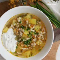 Рассольник с курицей и перловкой