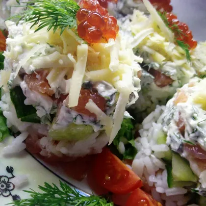 Слоеный салатик с красной рыбкой 😋
