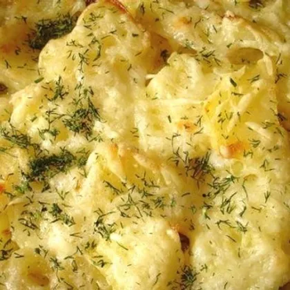 Молочный картофель под сыром в мультиварке