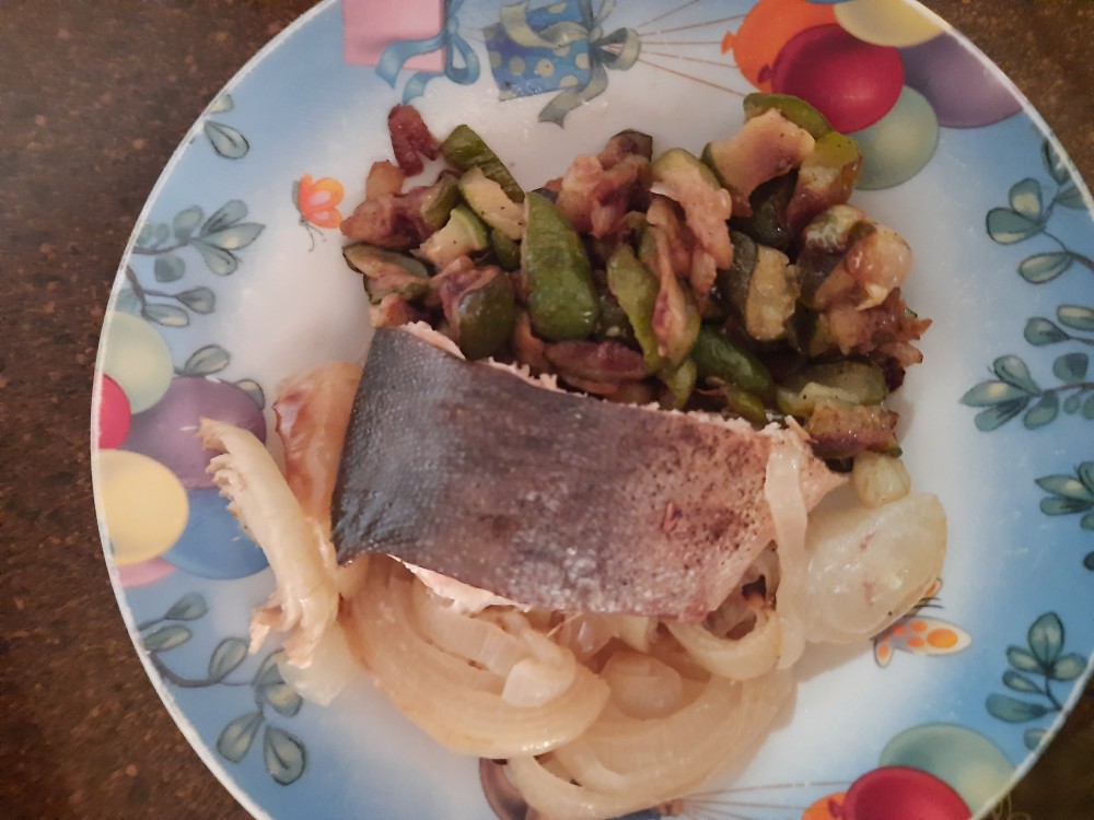 Запечённая горбуша с овощами