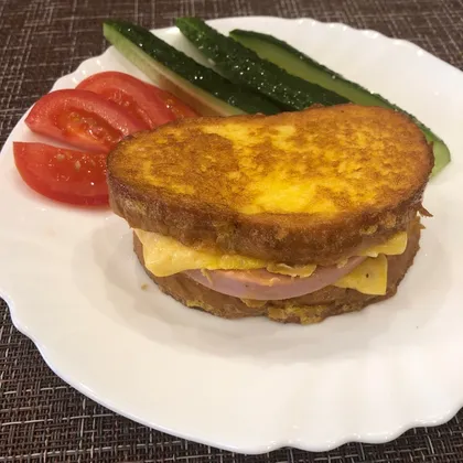 Бутерброд, обжаренный в яйце