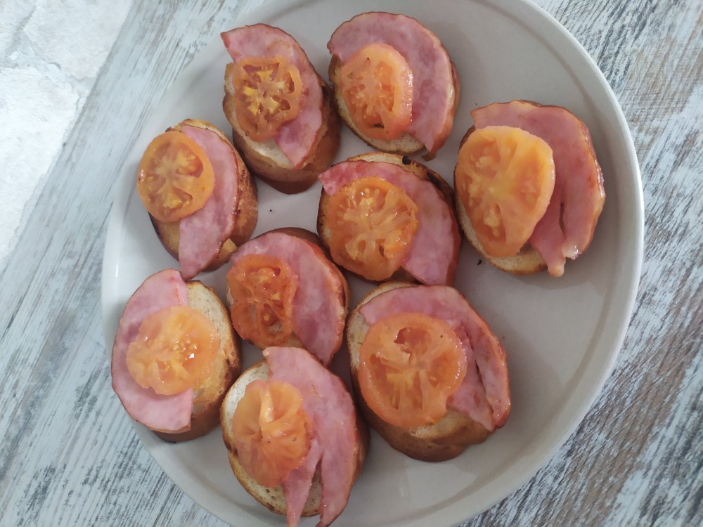 Гренки в стиле тапас