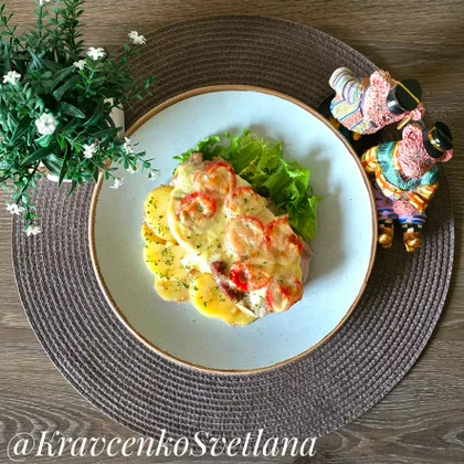 Свинина, запеченная с картофелем, помидорами и сыром