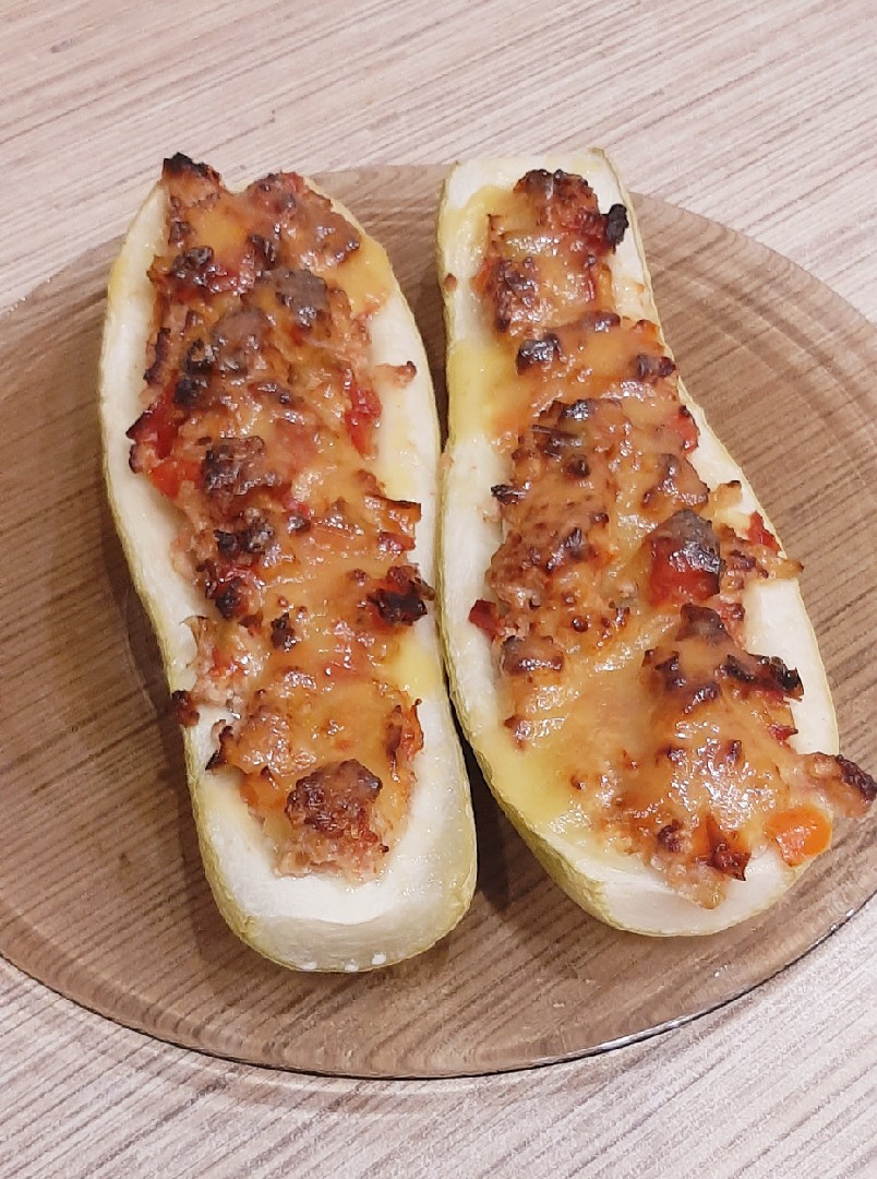 Фаршированные лодочки из кабачка