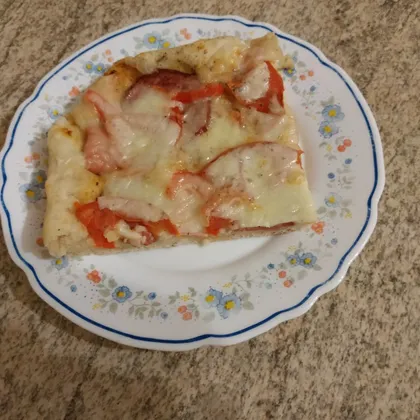 Аппетитная пицца с моцареллой (как в пиццерии)