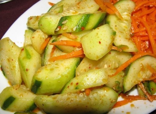 Салат, маринованный на зиму, по-корейски с огурцами и морковью