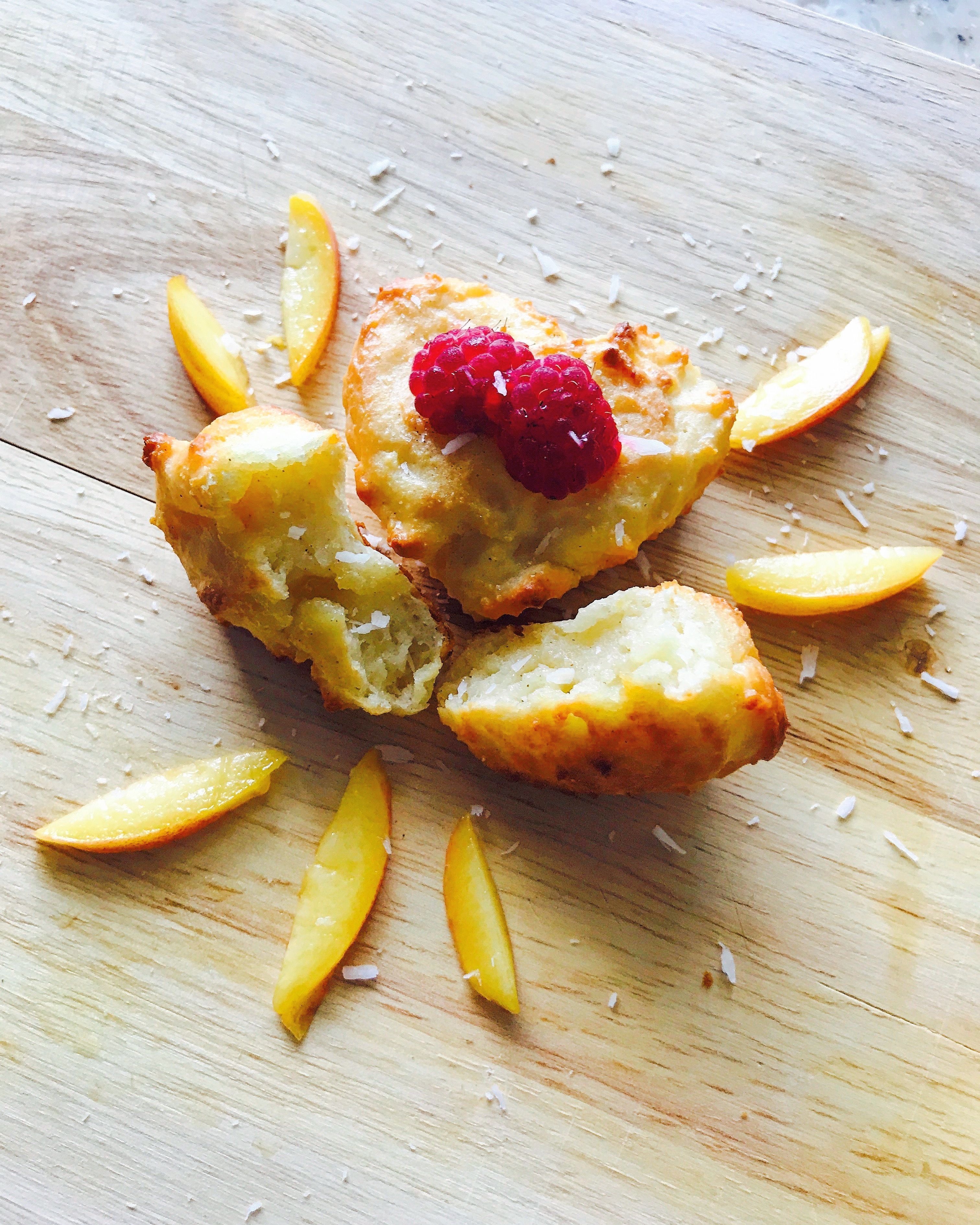 Творожные маффины с малиновой кислинкой и ноткой белого шоколада