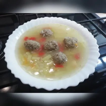 Рисовый суп с фрикадельками и балгарским перцем