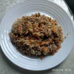 Гречка с тушенкой и овощами