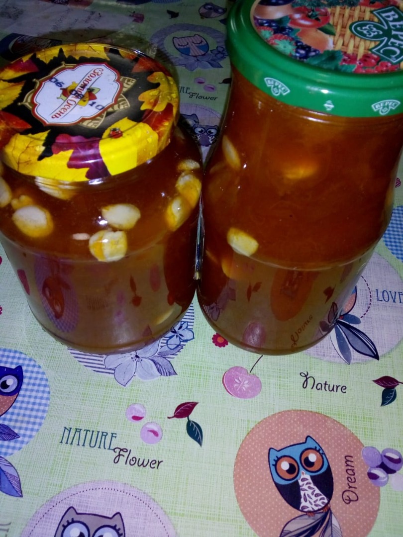 Абрикосовое варенья с ядрышками