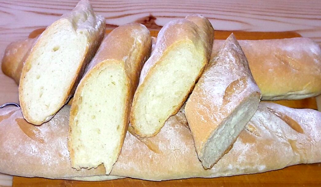 Выпекаем багет с хрустящей корочкой!Очень простой и доступный рецепт! Дешевле чем купить в магазине!