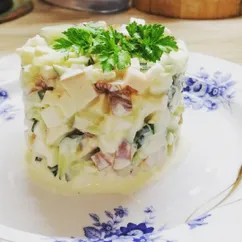 Салат с копчёной куриной грудкой 😋🥗