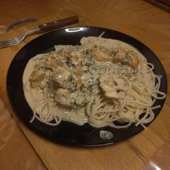 Курица в соусе из голубого сыра