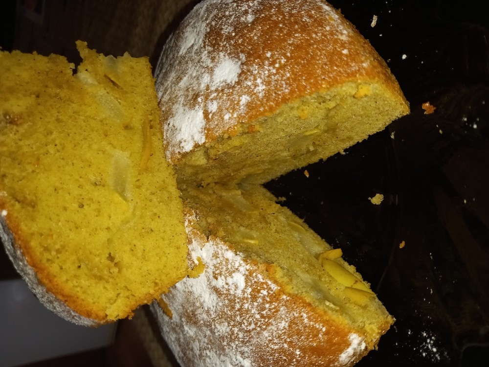 Шарлотка с грушей