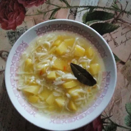 Куриный суп с яичной лапшой