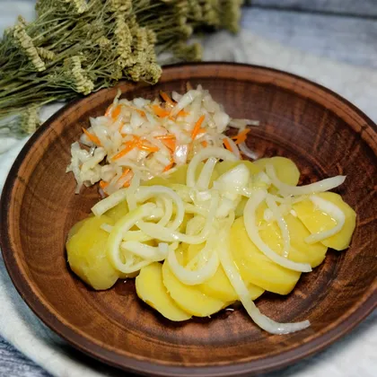 Картофель в мундире с луковой заправкой