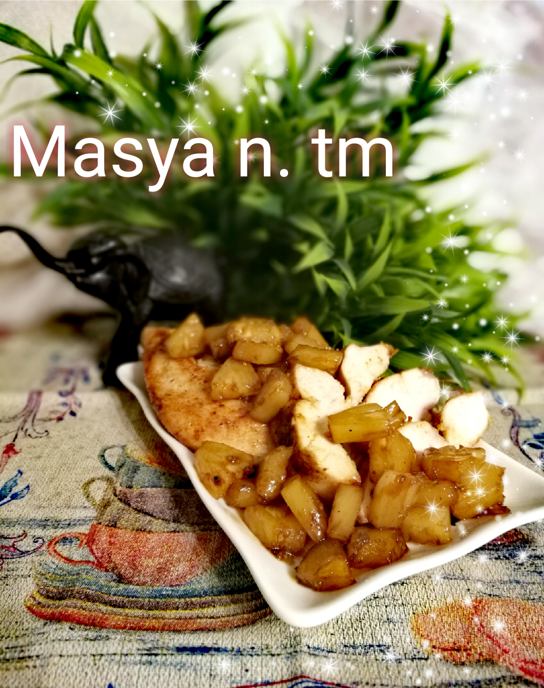 Куриная грудка с жаренными ананасами в соусе Наршараб