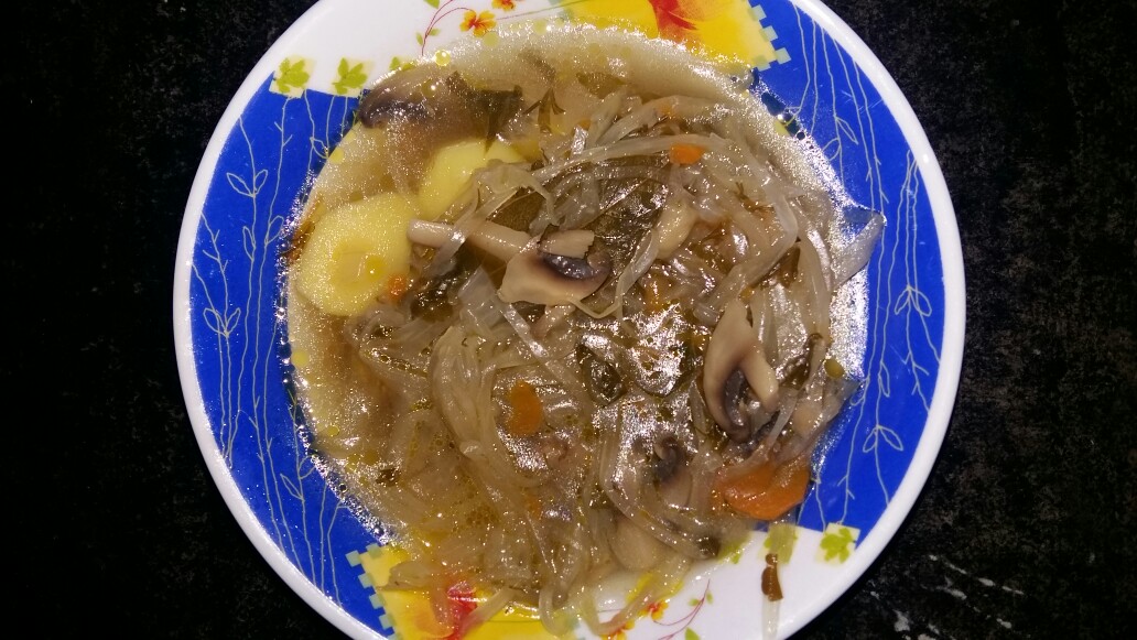 Щи с кислой капустой и грибами в мультиварке