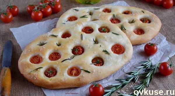 Фокачча с черри и розмарином