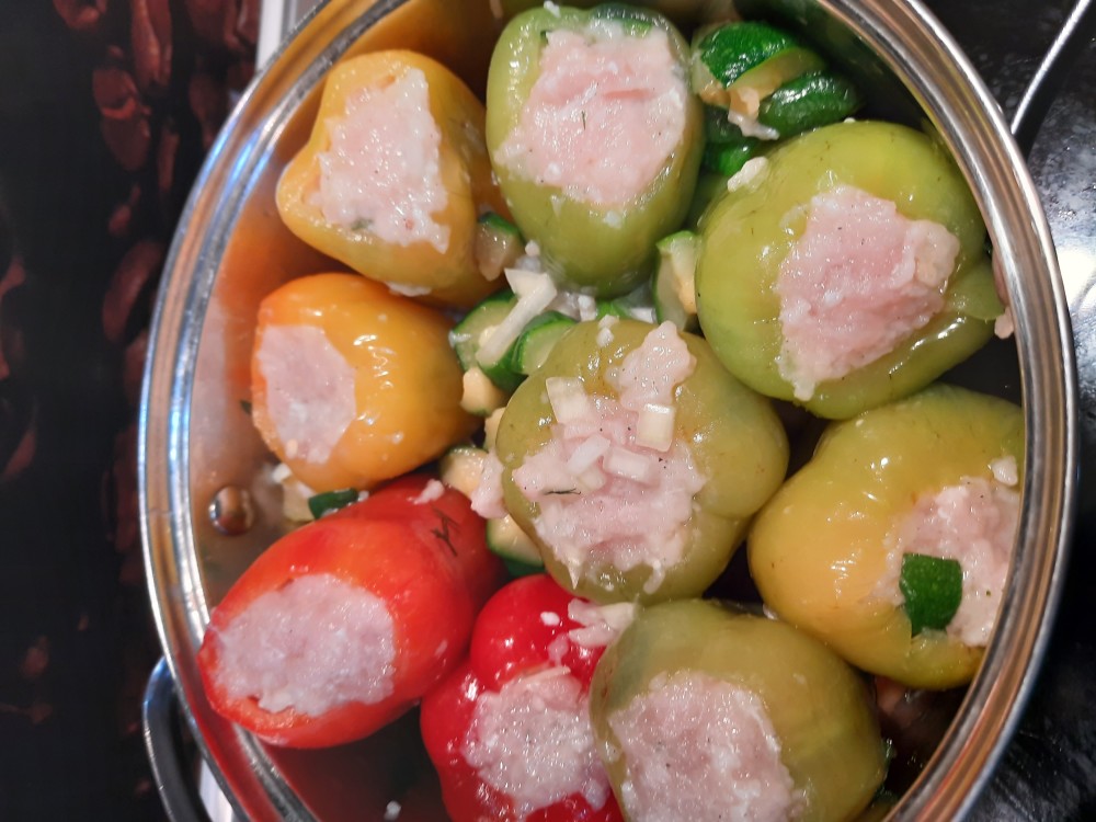 Фаршированный перец кабачками и индейкой
