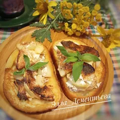 Гренки с запечёнными яблоками