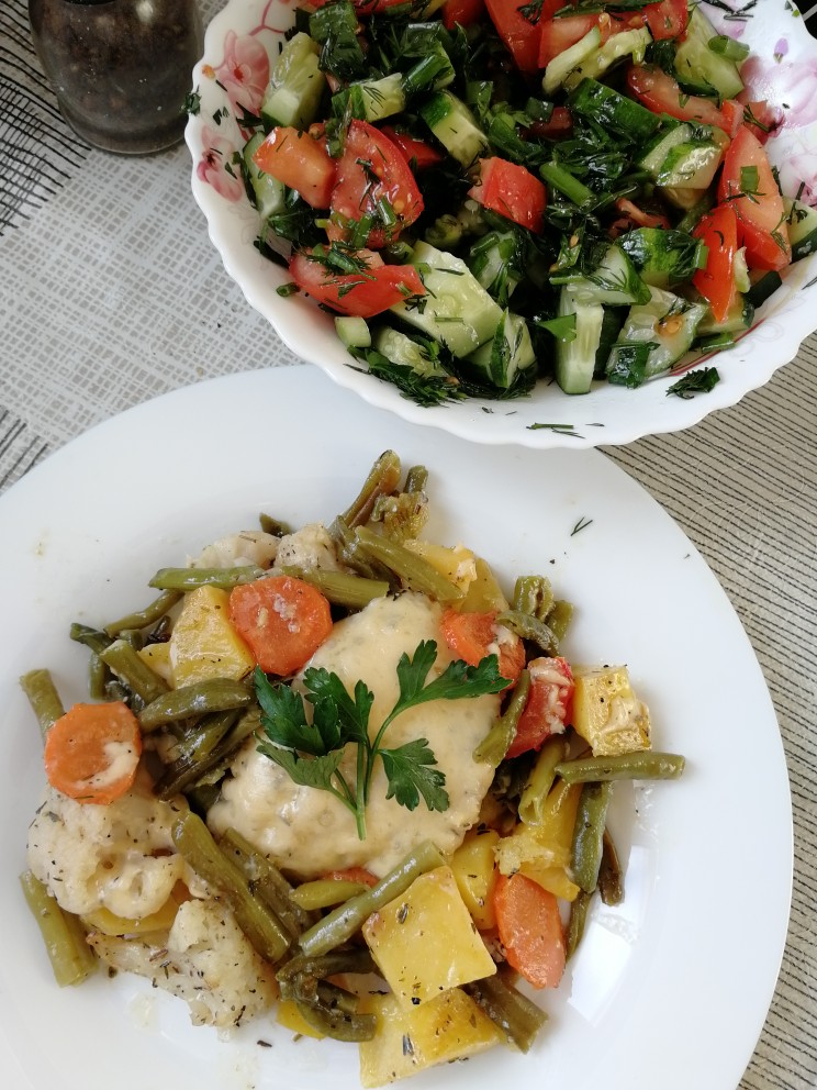 Ментай запечённый с овощами