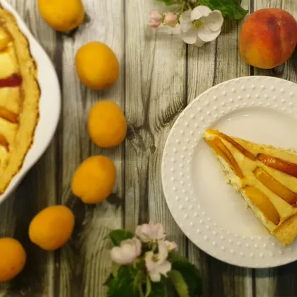 Тарт с творожным кремом, персиками и абрикосами