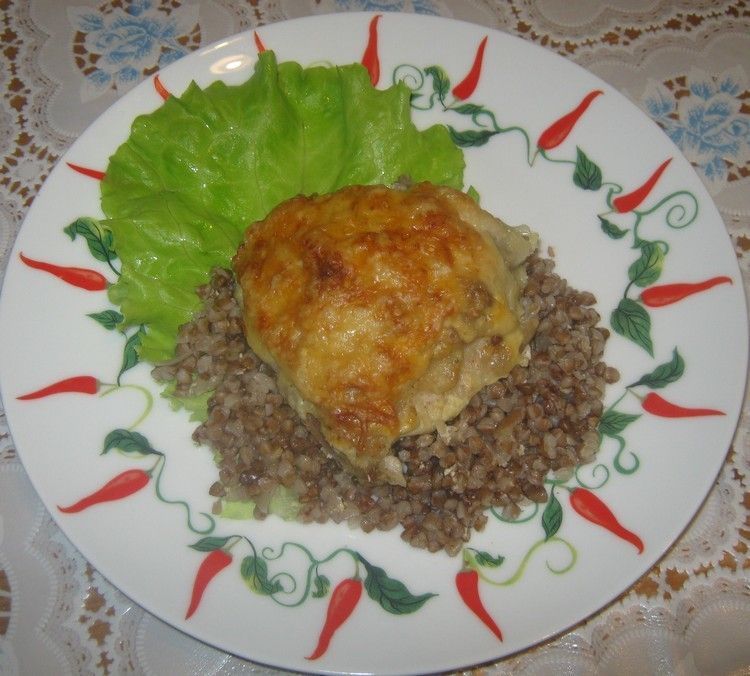 Курица, запеченная с гречкой