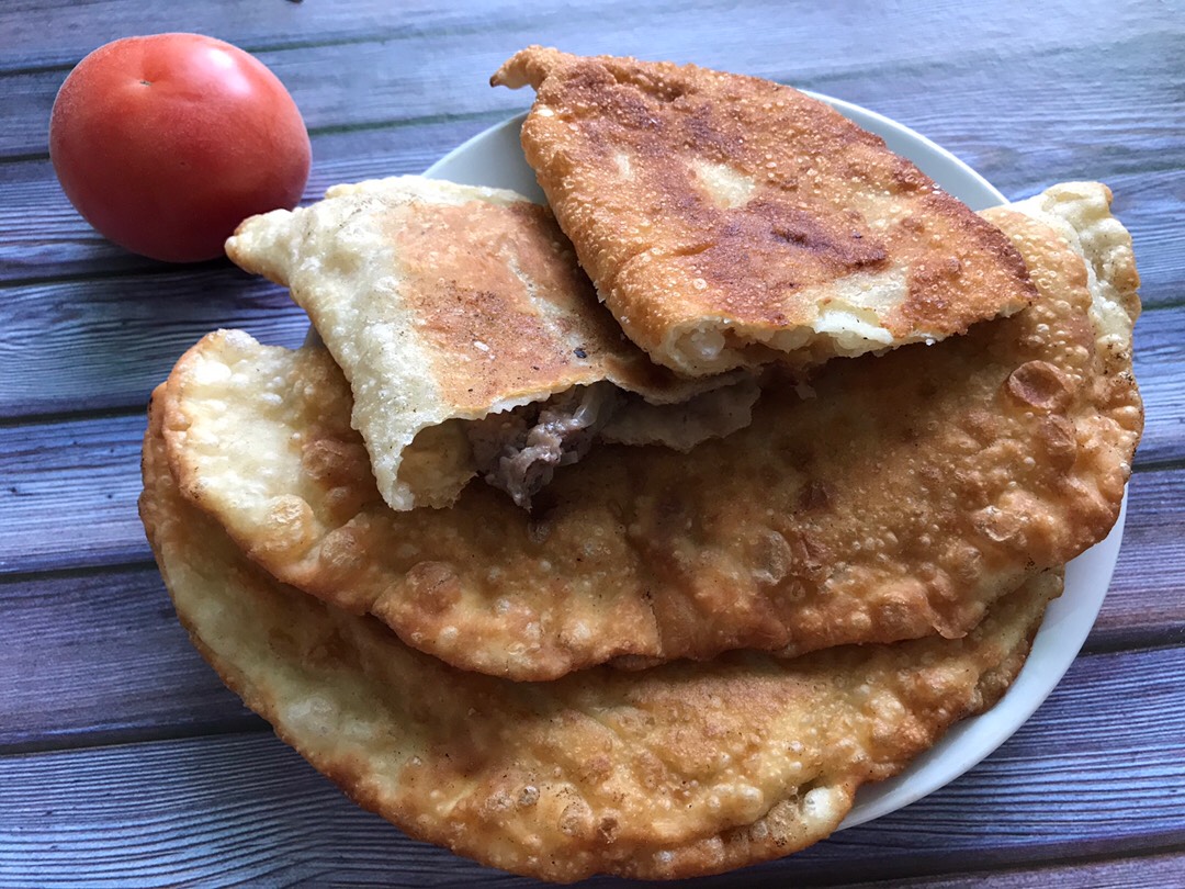 Чебуреки с фаршем и с толченкой