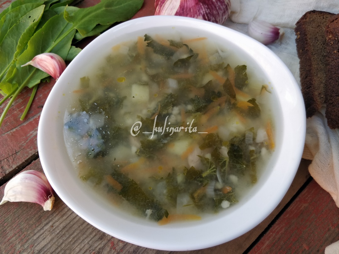Куриный суп с крапивой и щавелем