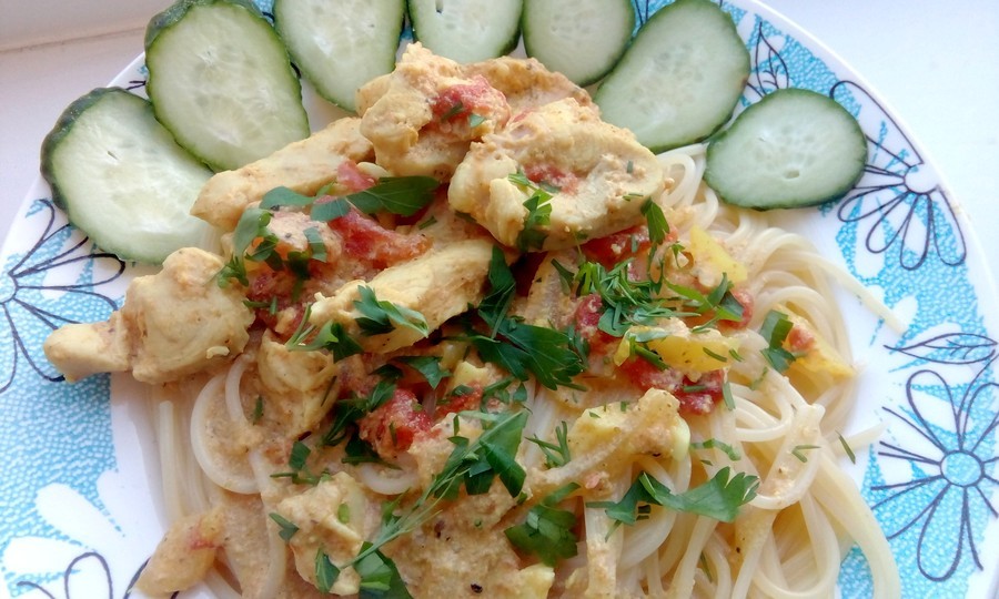 Куриная грудка, тушеная в йогурте