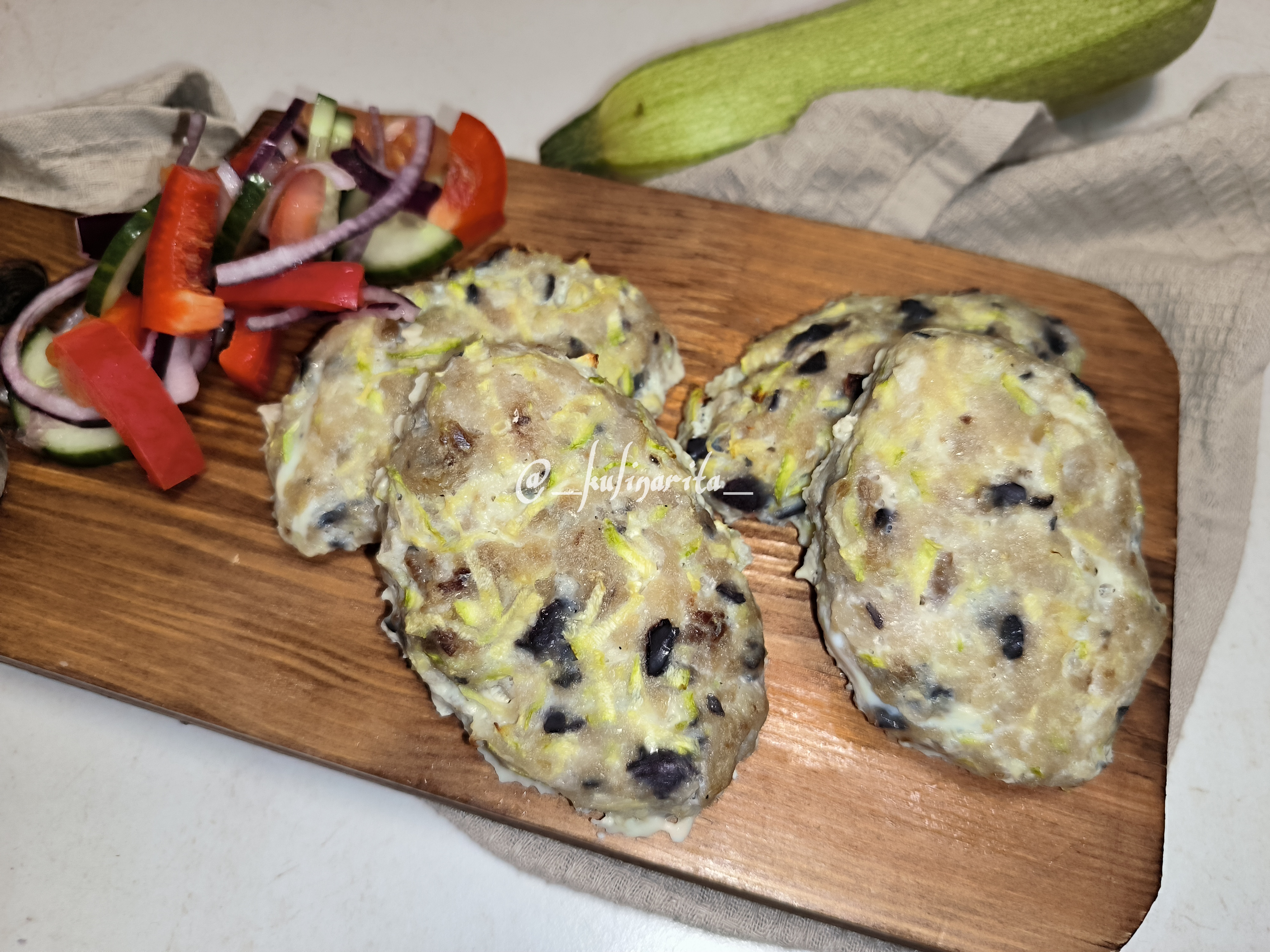 Рыбные котлеты с кабачком